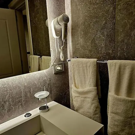Bed & Breakfast Blloku Suites, Centre,tirana